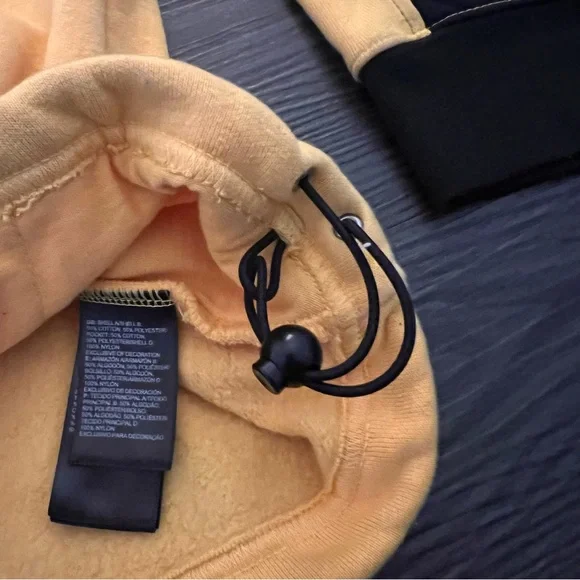 The North Face Colorblock Half Zip Sweatshirt - Picture 9 of 9